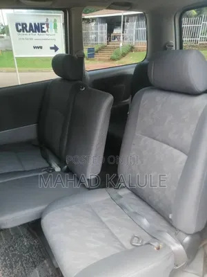 Toyota Noah 2006 Silver