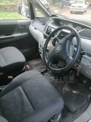 Toyota Noah 2006 Silver