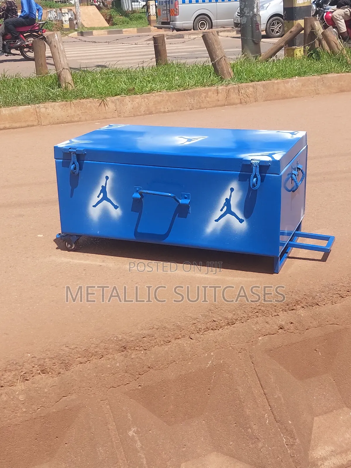 Blue Medium Metallic Suitcase With Wheels