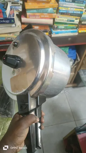 Uk Used Stainless Steel 5l Pressure Cookers With A Steam Control Dial.