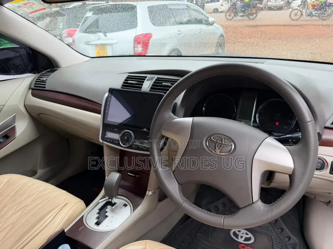 Toyota Premio 1.8 AWD 2012 Silver