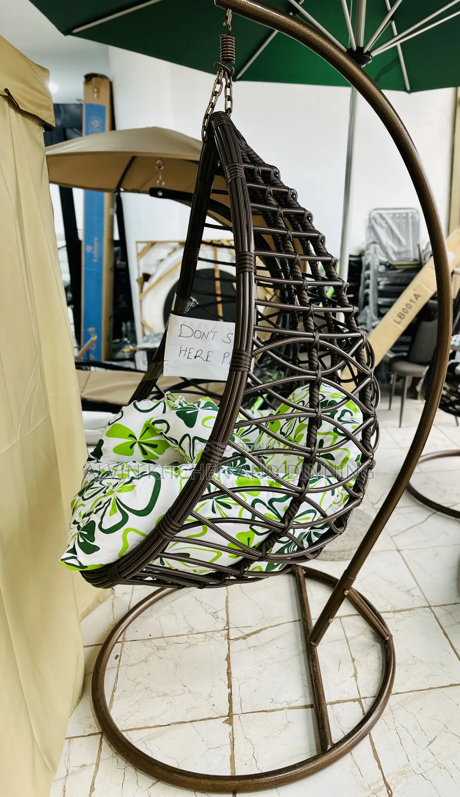 Hanging Chair/Swinging Chair