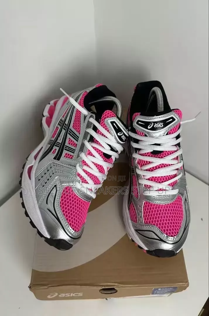 Asics Sneakers