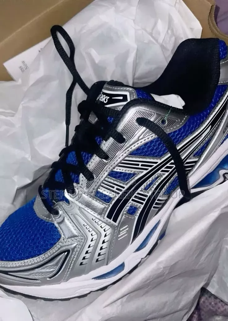 Asics Sneakers