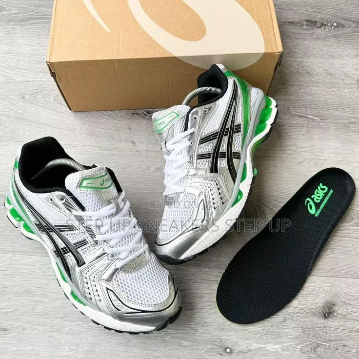Asics Sneakers