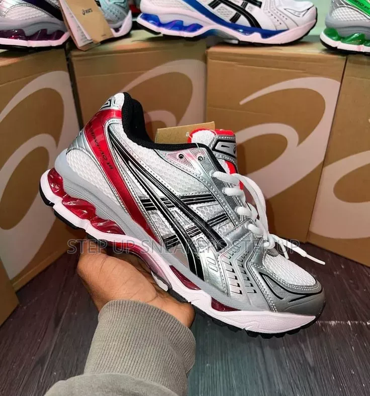 Asics Sneakers