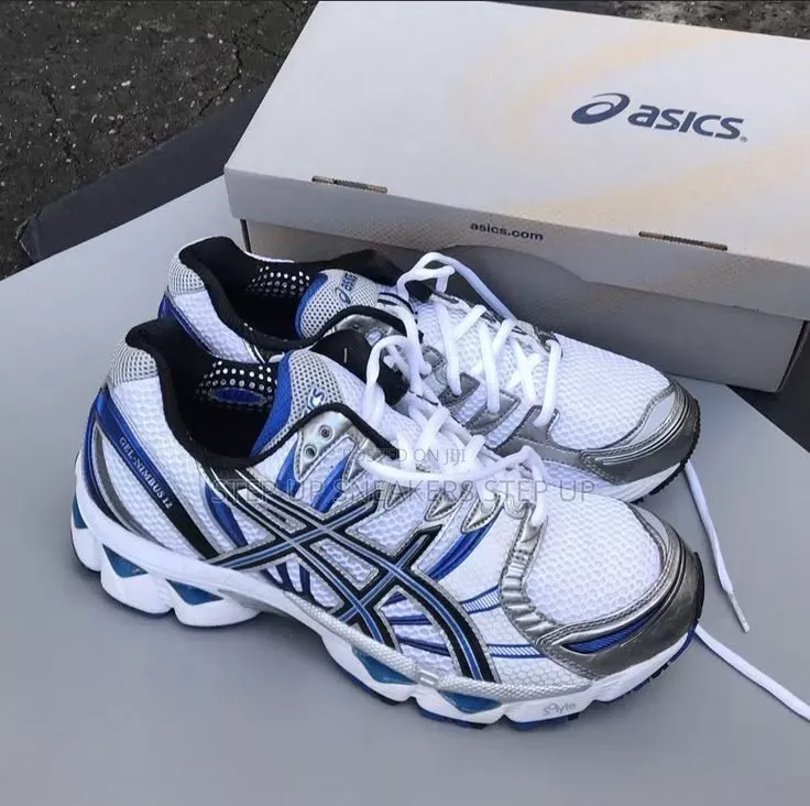 Asics Sneakers