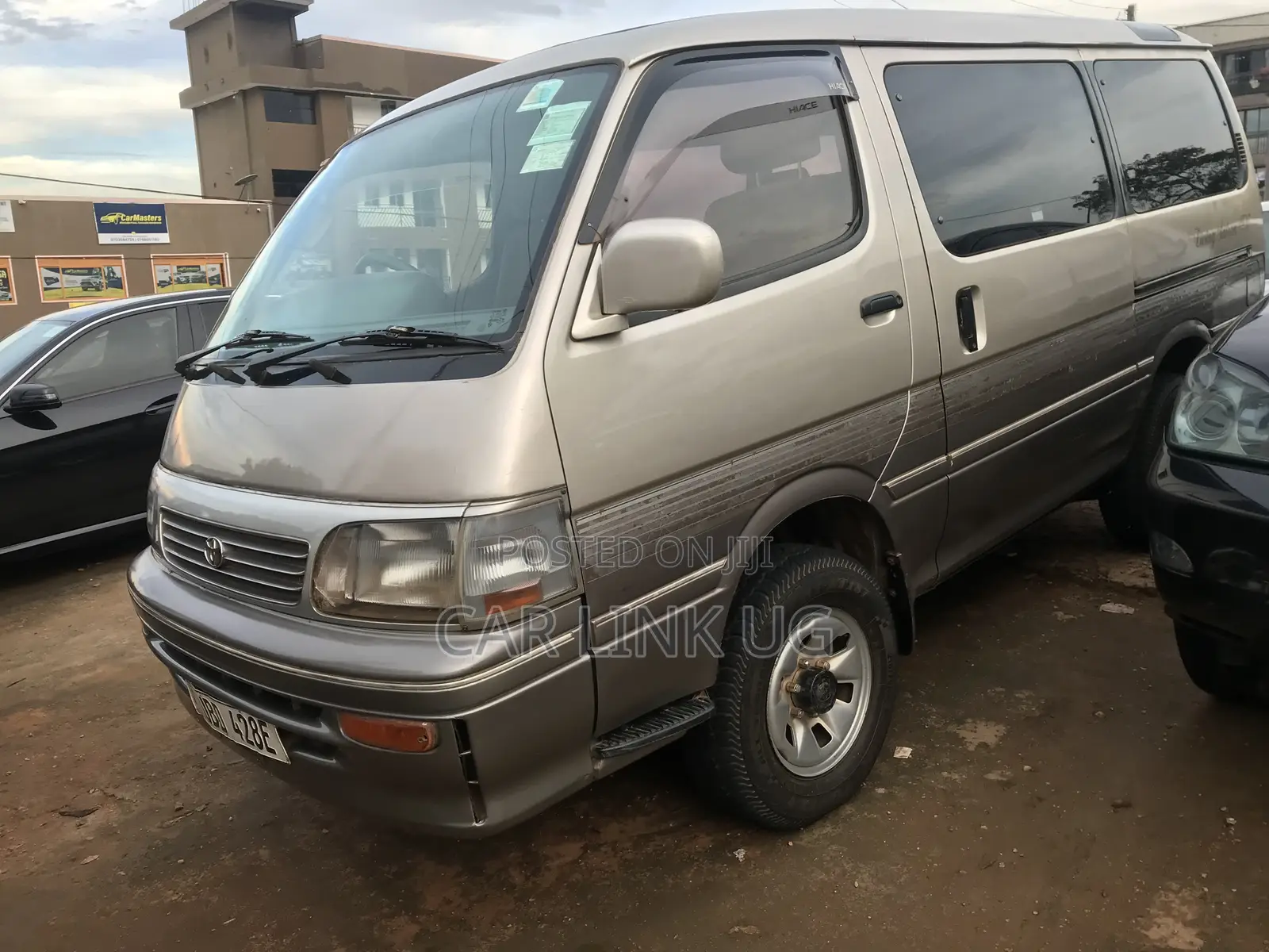 Toyota Grand HiAce 2000 Silver