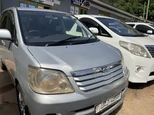 Toyota Noah 2002 Silver