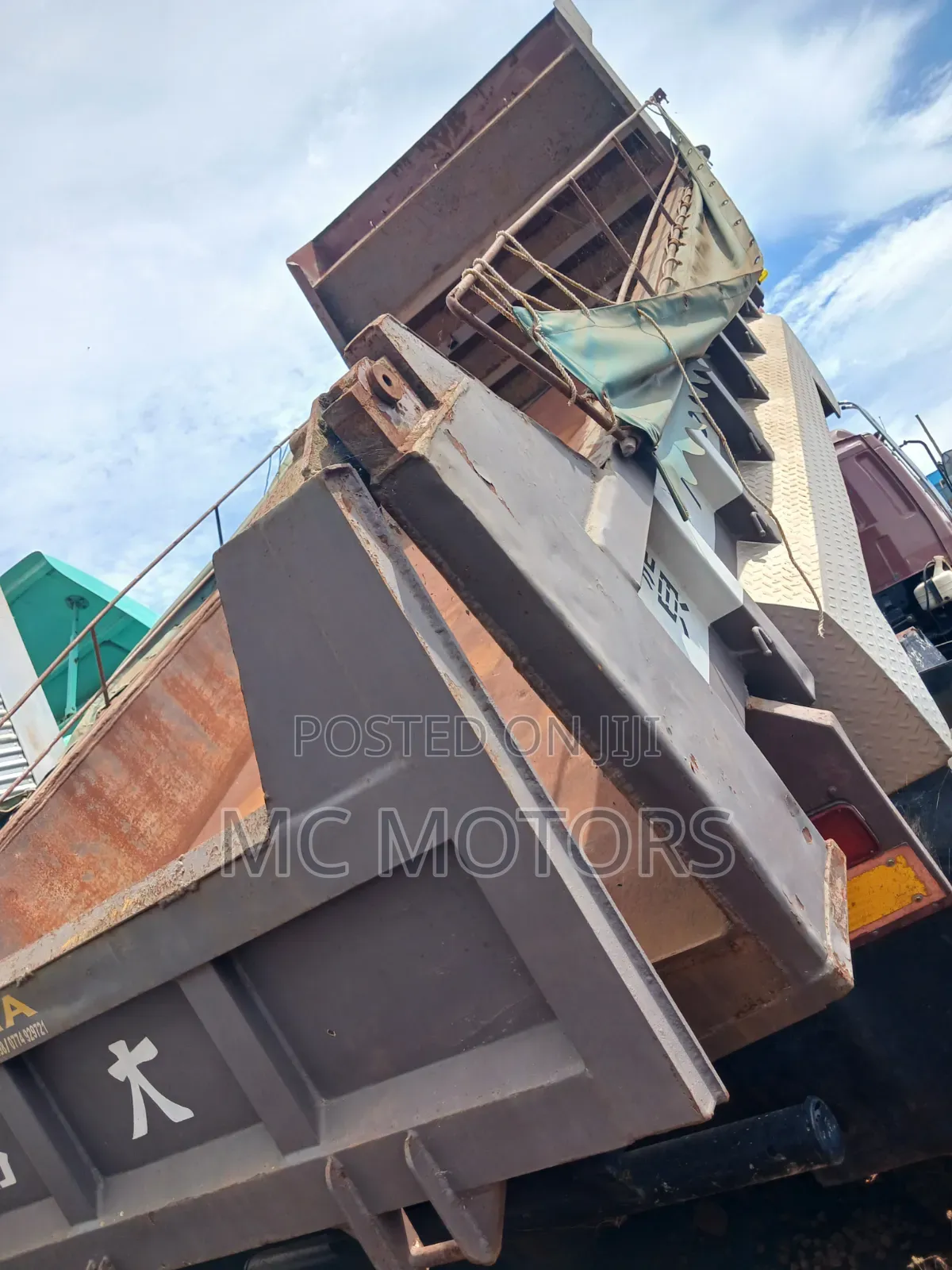 Isuzu Tipper