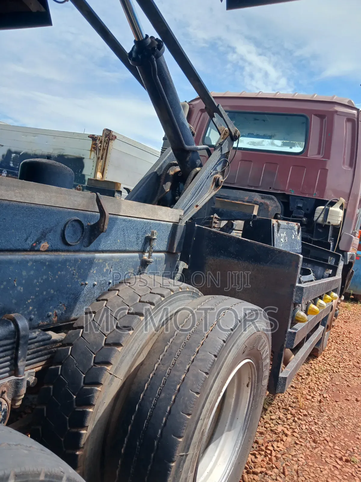 Isuzu Tipper