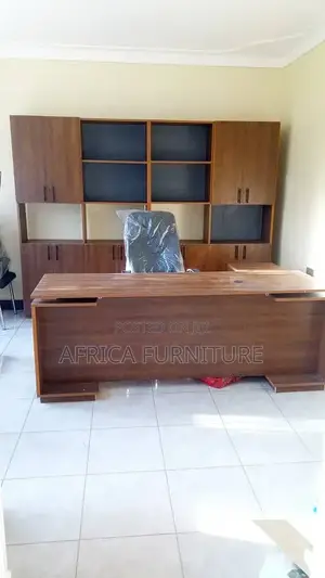 Morden Office Desk With Book Shelves