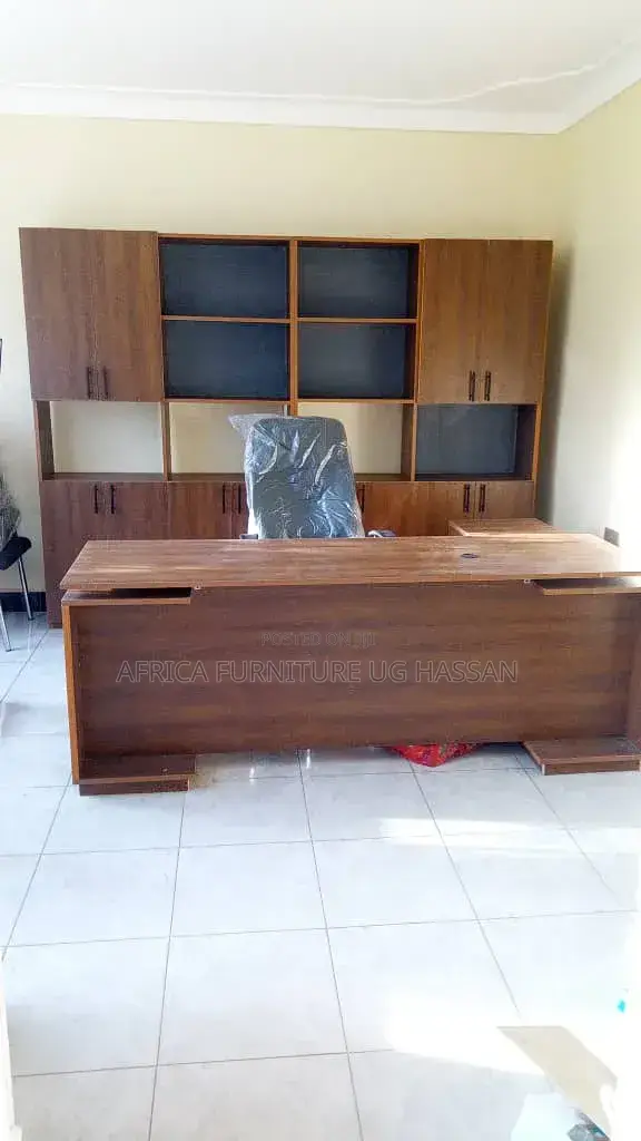 Morden Office Desk With Book Shelves