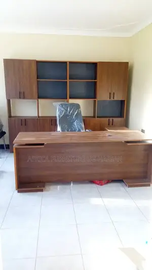 Morden Office Desk With Book Shelves