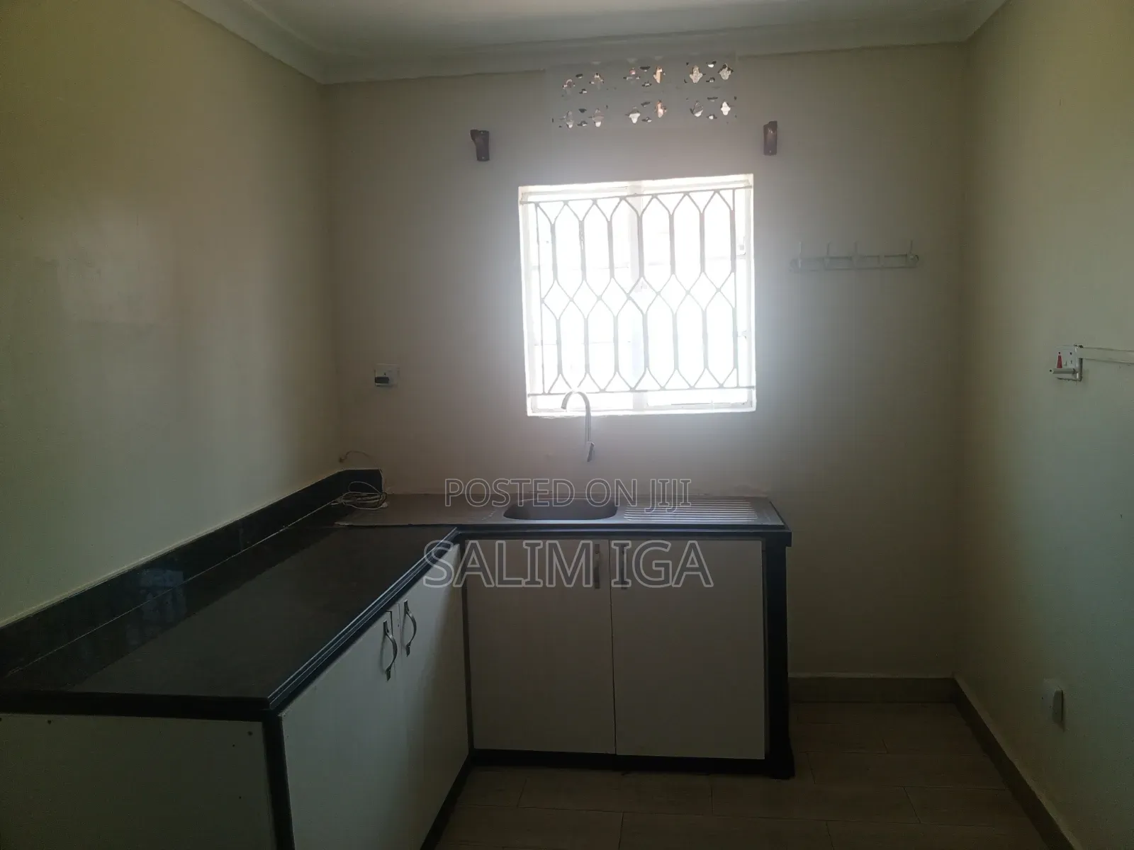 3bdrm Room & Parlour in Kololo Property, Central Division for rent