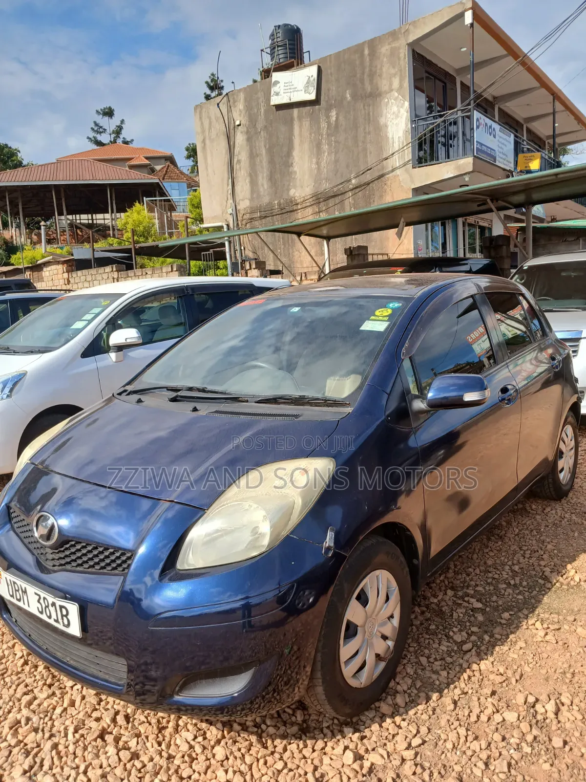 Toyota Vitz 1.0 FWD 5dr 2013 Blue