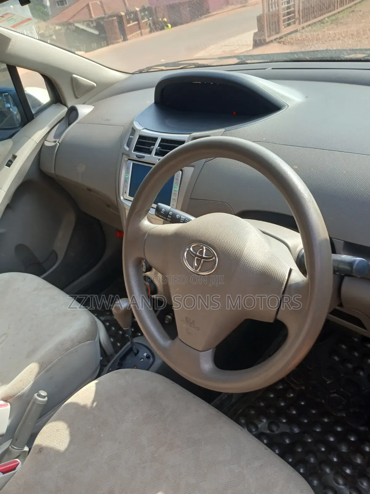 Toyota Vitz 1.0 FWD 5dr 2013 Blue