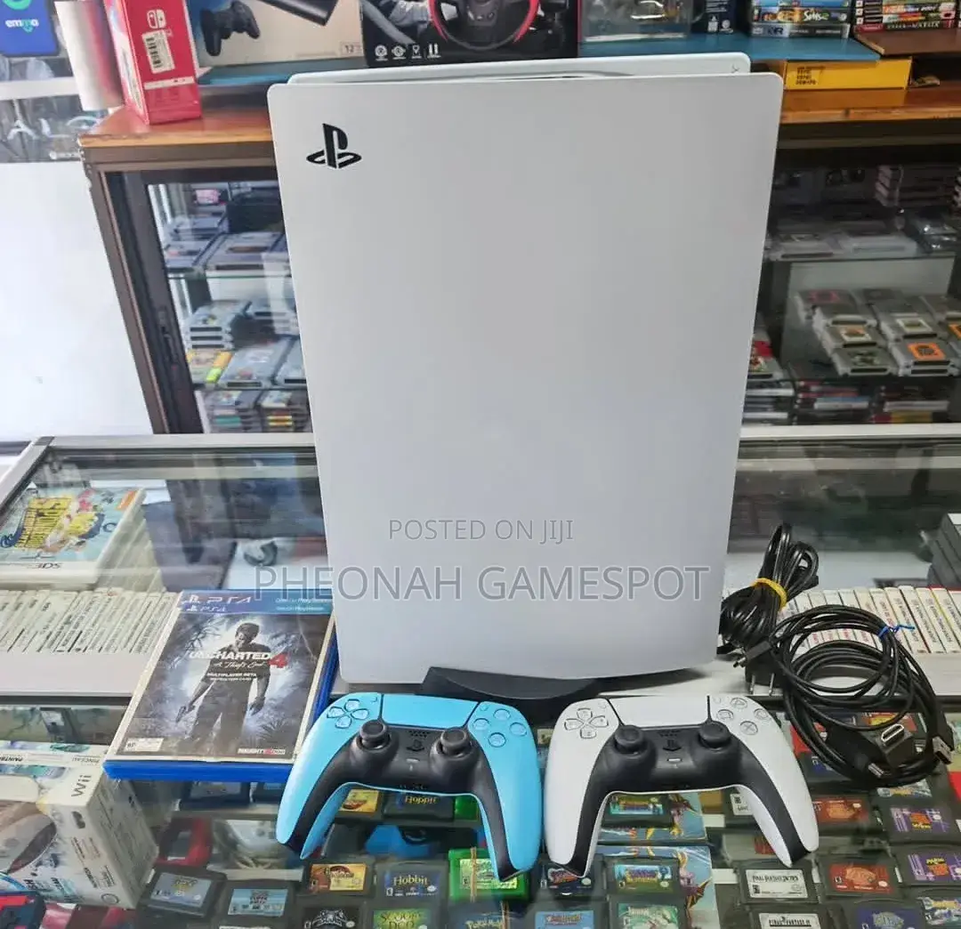 Playstation 5 Standard With 2 Controller. ​Fc26 and Gta Included