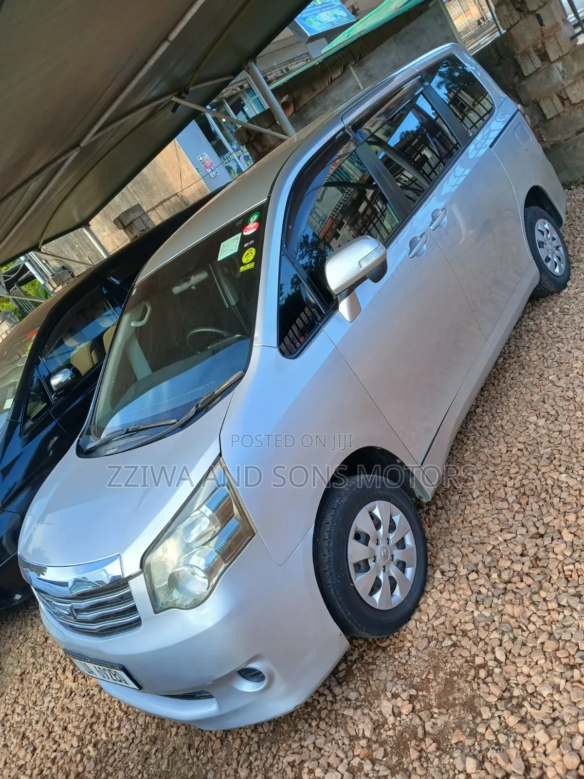 Toyota Noah 2.0 143hp FWD (8 Seater) 2012 Silver