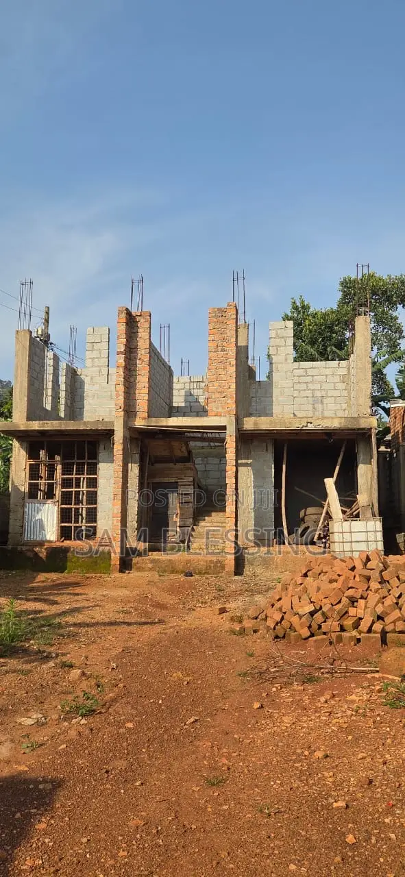 10bdrm Block of Flats in Munyonyo Kigo, Central Division for sale