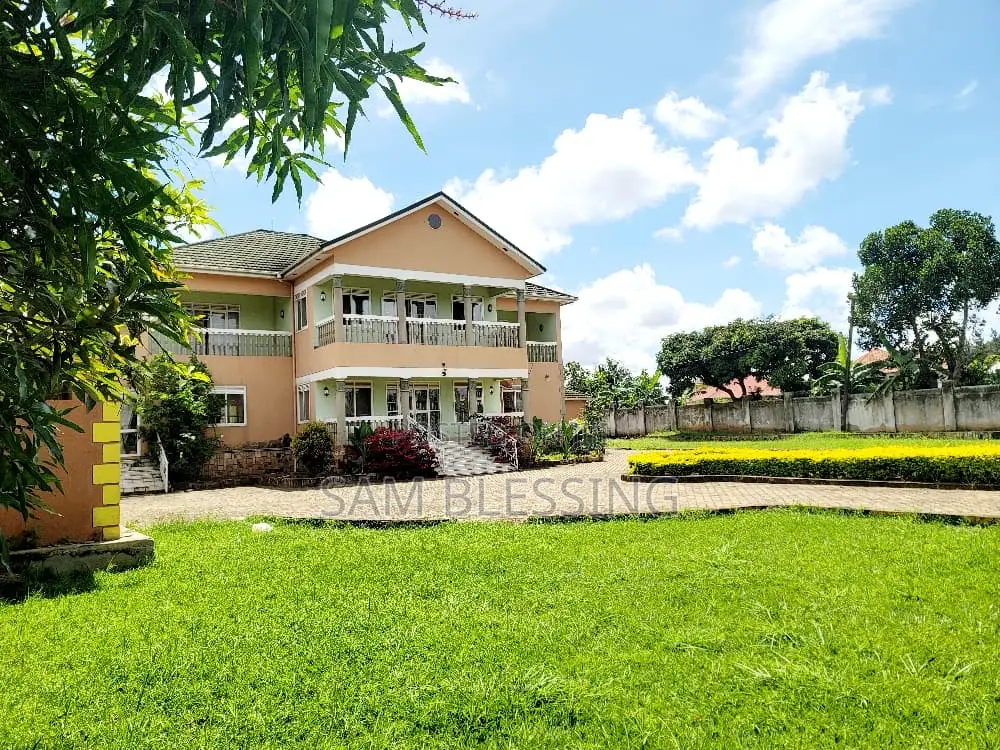 6bdrm Mansion in Mutungo On Munyonyo, Central Division for sale