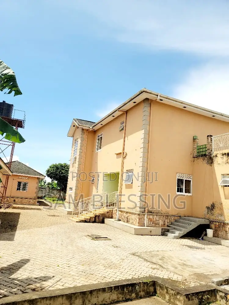 6bdrm Mansion in Mutungo On Munyonyo, Central Division for sale