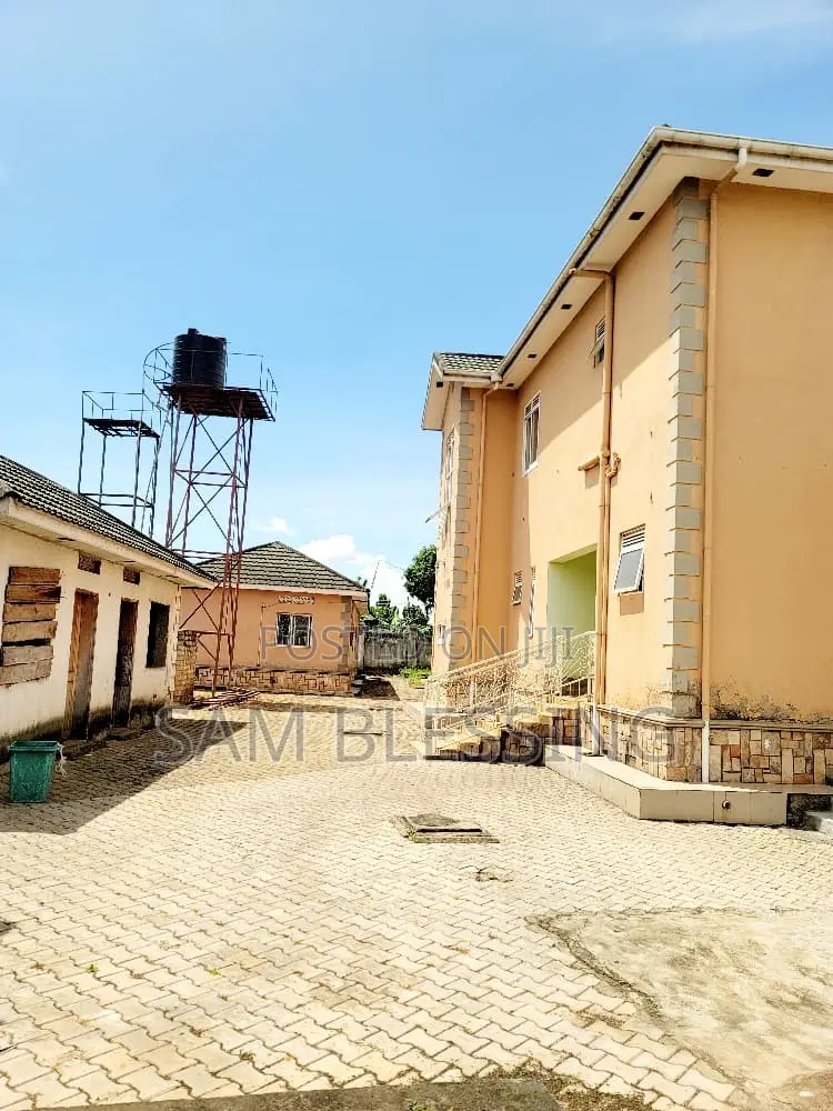 6bdrm Mansion in Mutungo On Munyonyo, Central Division for sale