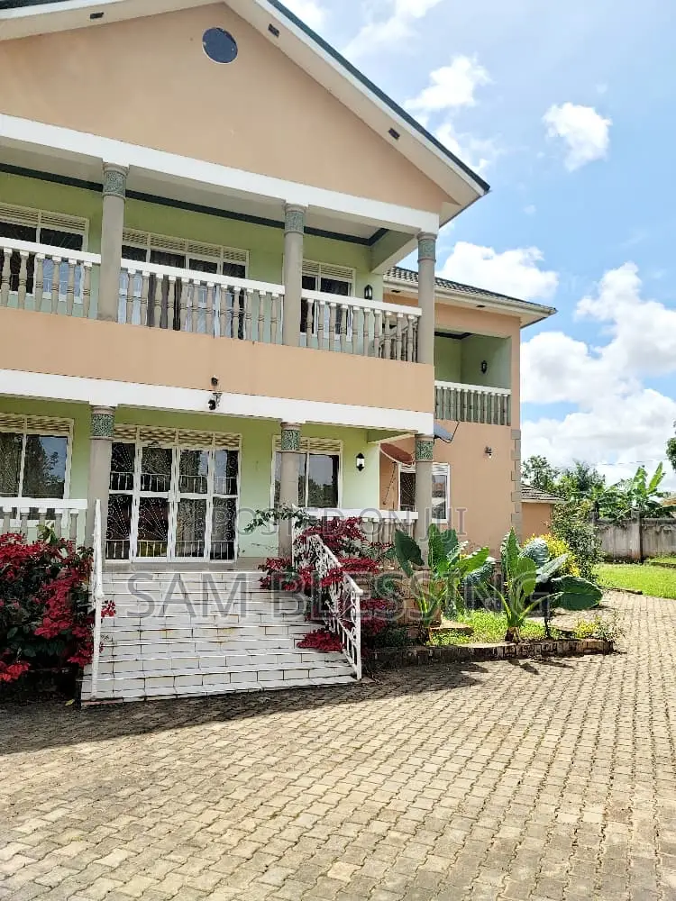 6bdrm Mansion in Mutungo On Munyonyo, Central Division for sale