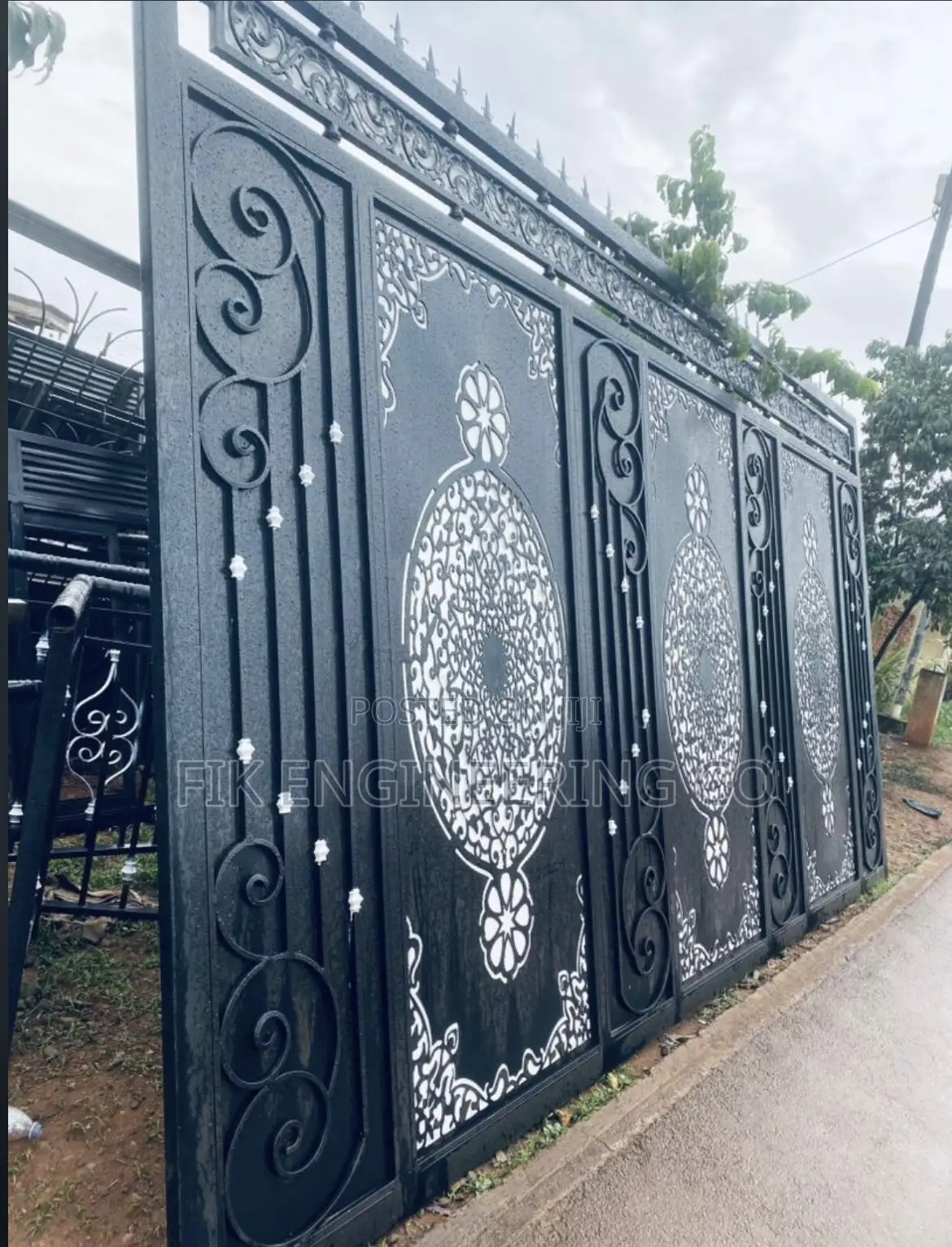 Large Sliiding Gates