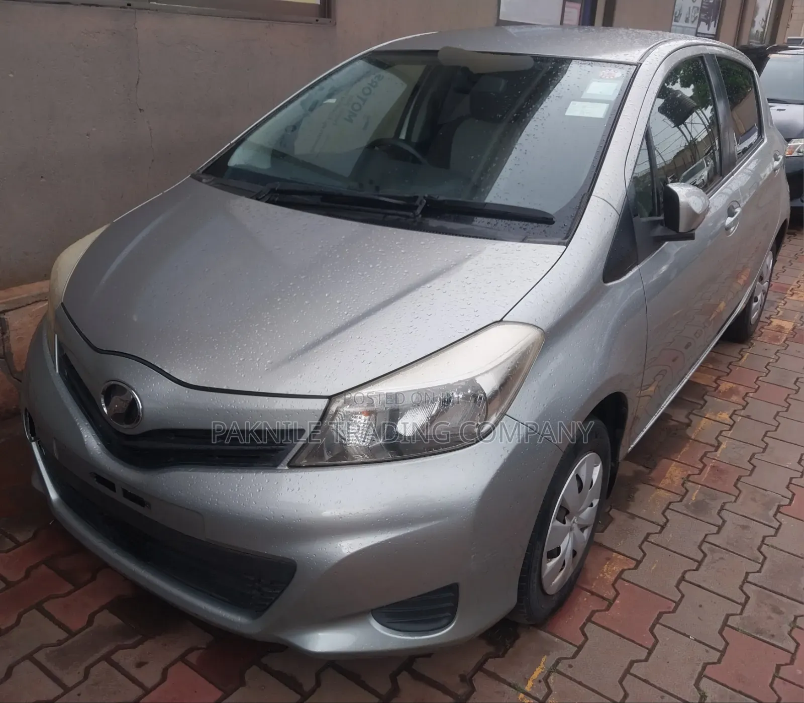 Toyota Vitz 2012 Silver