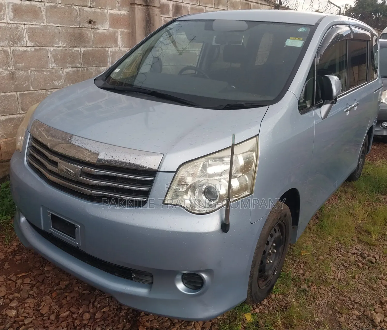 Toyota Noah 2012 Blue