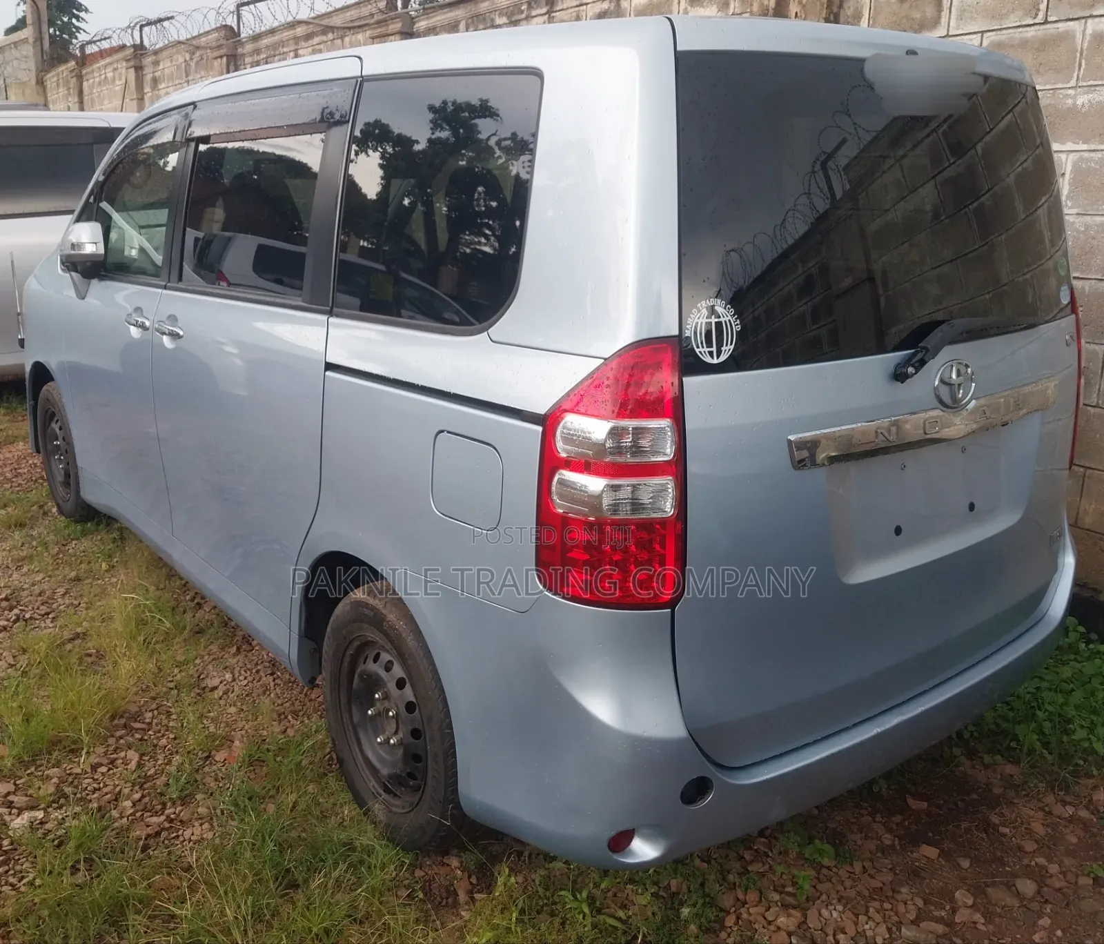 Toyota Noah 2012 Blue