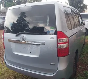 Toyota Noah 2012 Blue