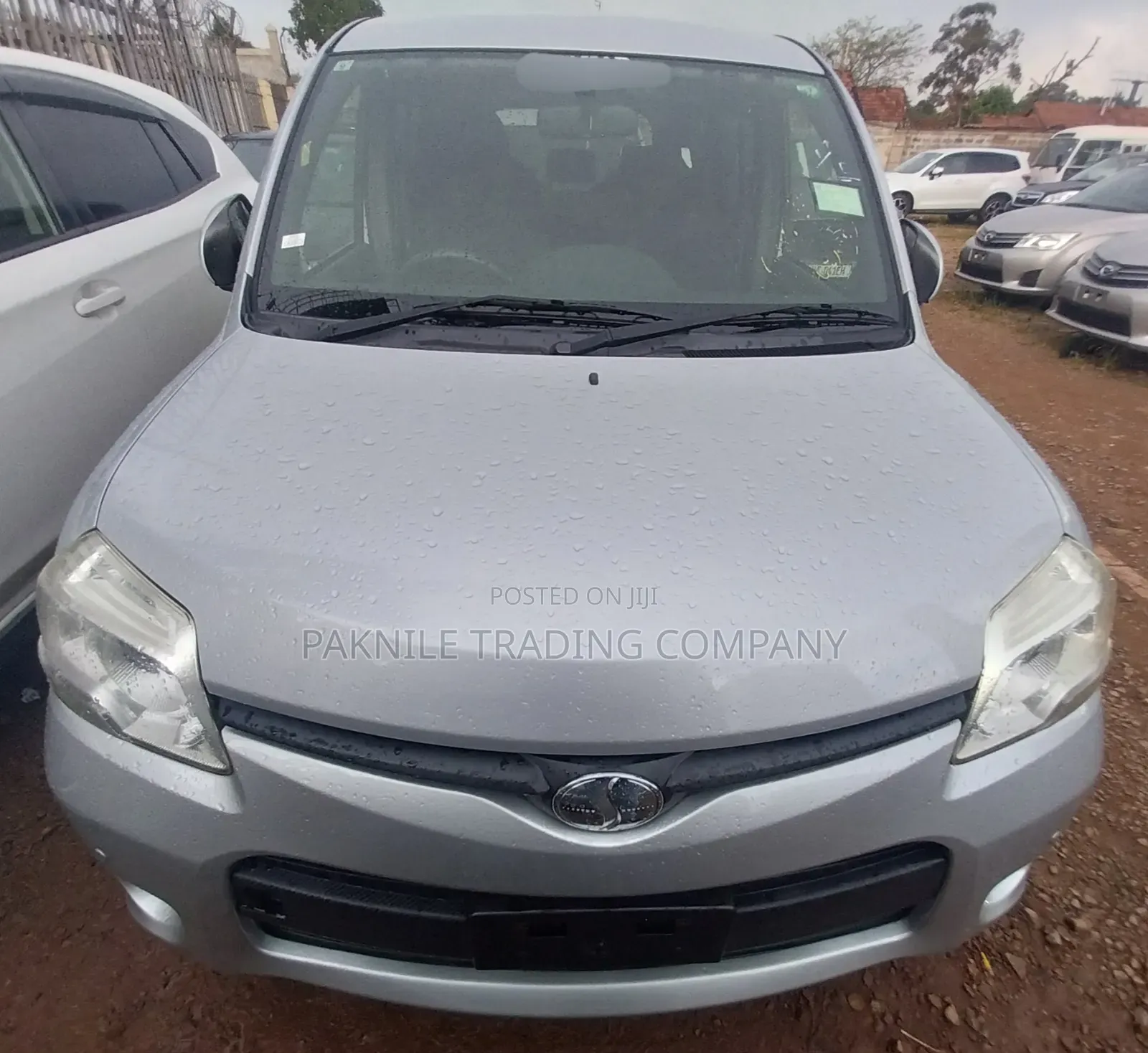 Toyota Sienta 2012 Silver