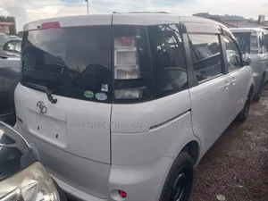 Toyota Sienta 2011 White