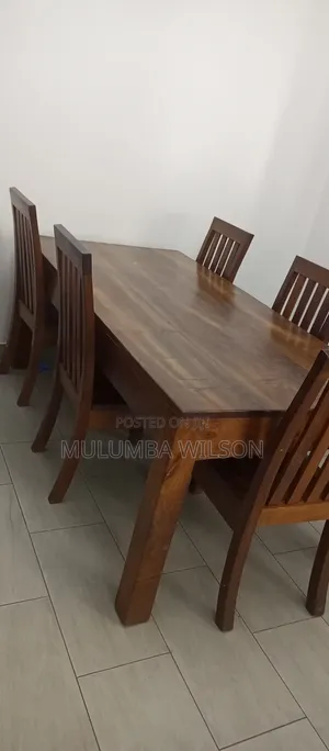 Originan Mugavu Dining Table