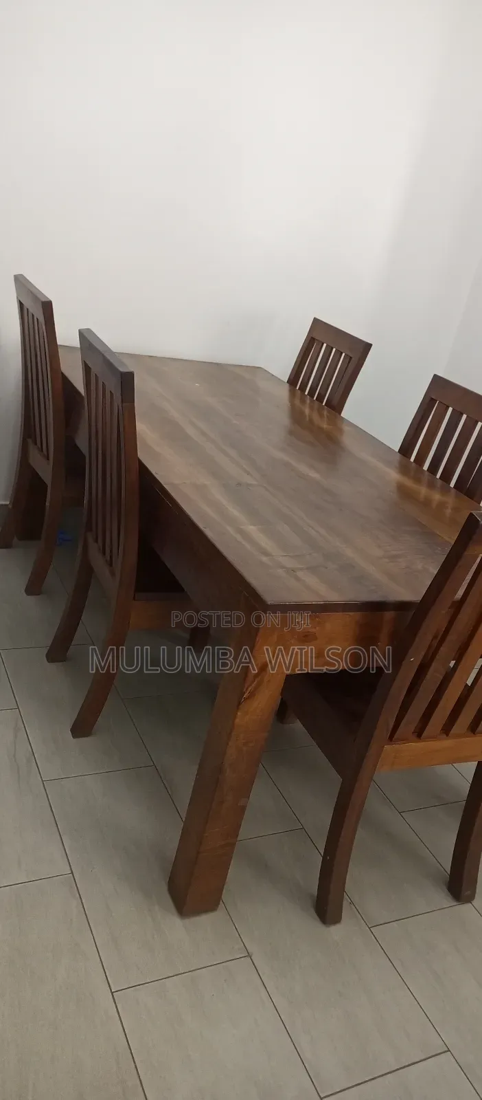 Originan Mugavu Dining Table