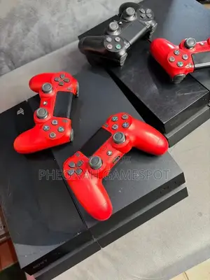 Ps4 Console: 12 Games and 2 Pads, Your Living Room Is Ready.