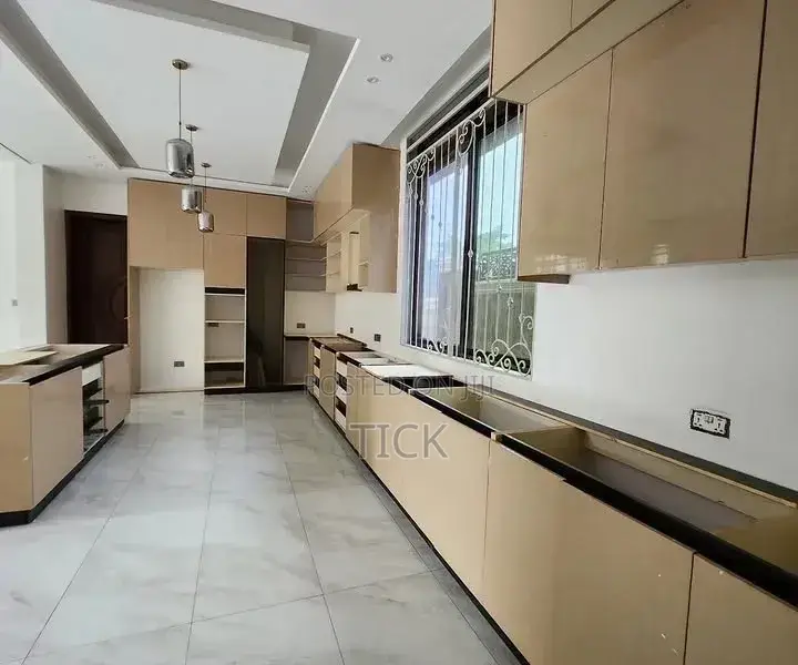5bdrm Apartment in Muyenga, Makindye for rent