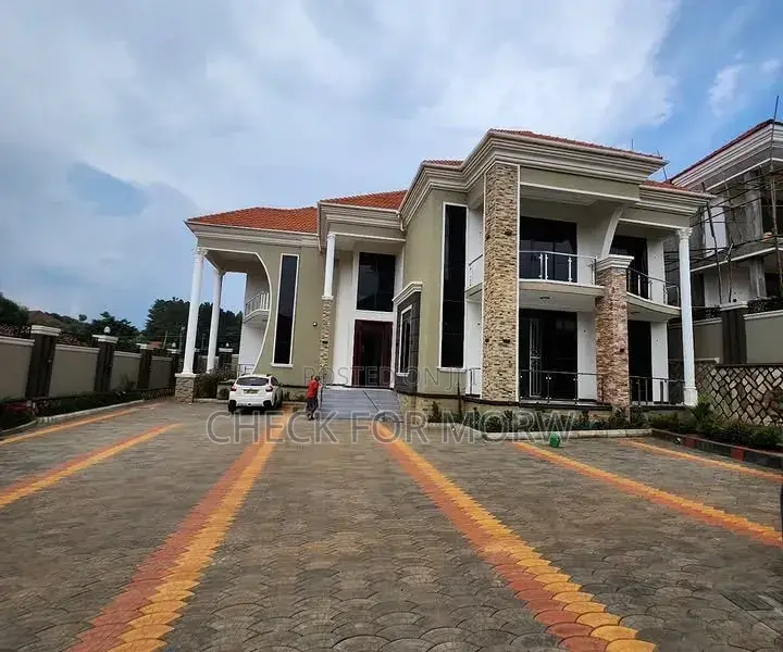 5bdrm Apartment in Muyenga, Makindye for rent