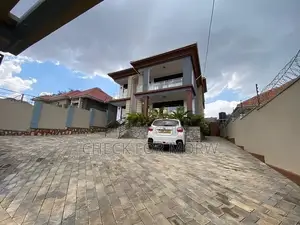 5bdrm Duplex in Akright, Makindye for rent