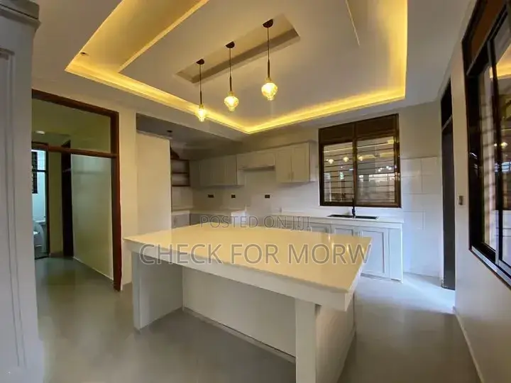 5bdrm Duplex in Akright, Makindye for rent
