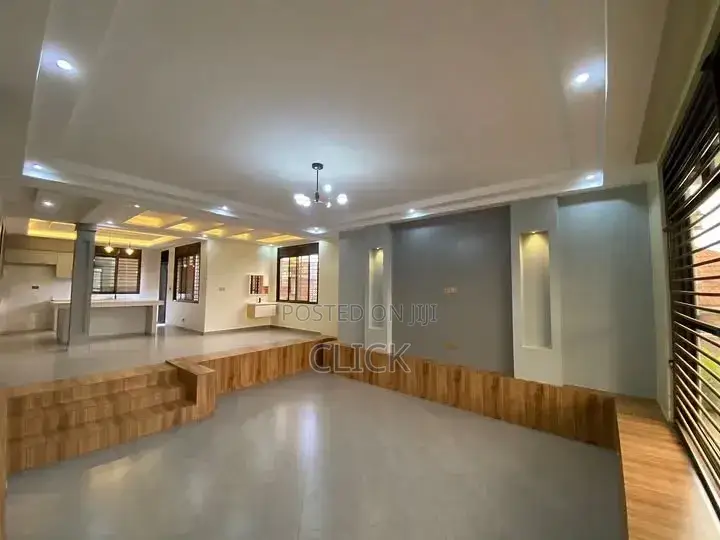 5bdrm Duplex in Akright, Makindye for rent