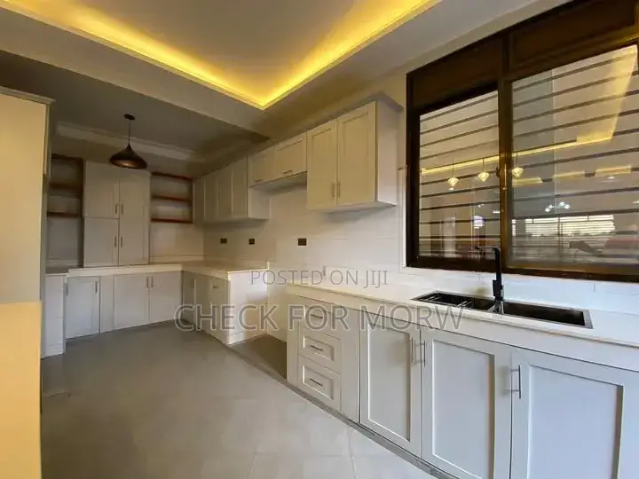 5bdrm Duplex in Akright, Makindye for rent