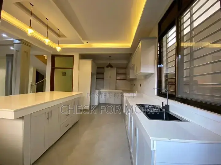 5bdrm Duplex in Akright, Makindye for rent