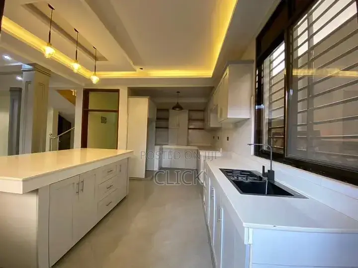 5bdrm Duplex in Akright, Makindye for rent