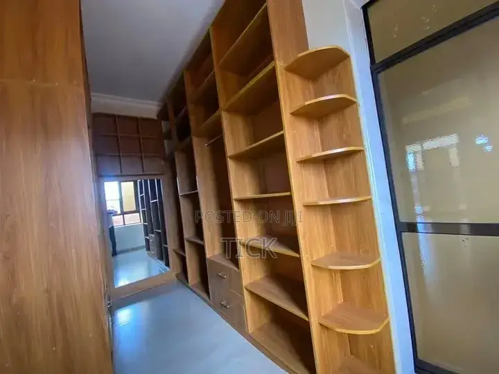 5bdrm Duplex in Akright, Makindye for rent