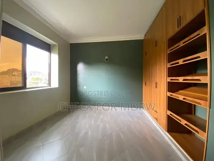5bdrm Duplex in Akright, Makindye for rent