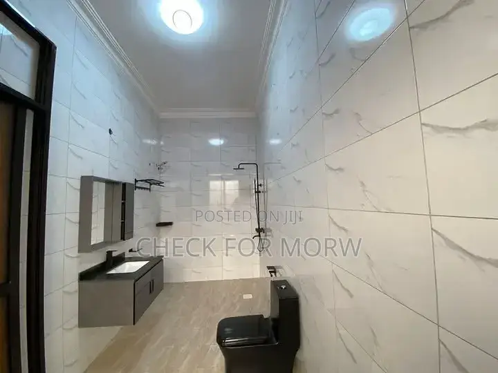 5bdrm Duplex in Akright, Makindye for rent