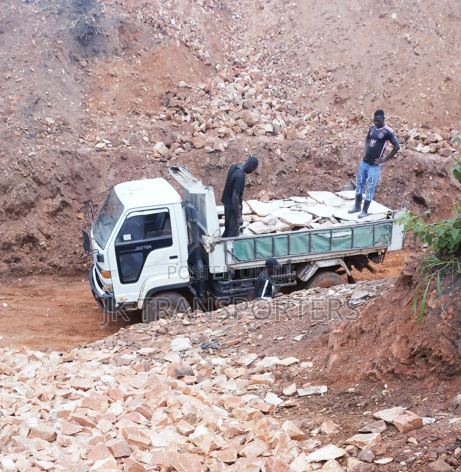 Lake Sand , Plasta, Clay Bricks, Aggregates, Marrum Etc